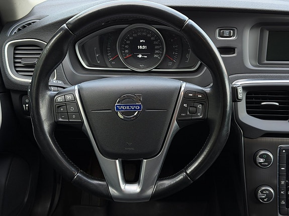 Volvo V40 13 of 18