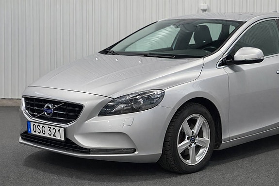 Volvo V40 3 of 5