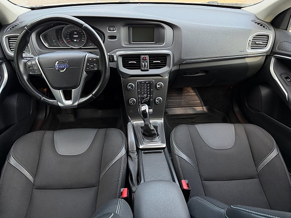 Volvo V40 11 of 18