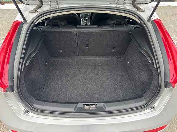 Volvo V40 7 of 18