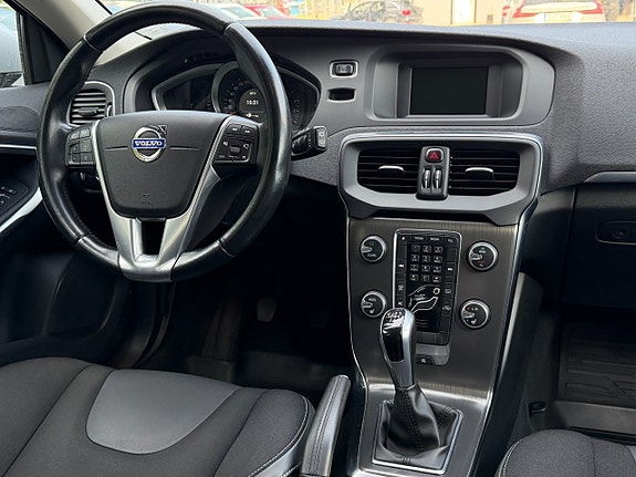Volvo V40 14 of 18