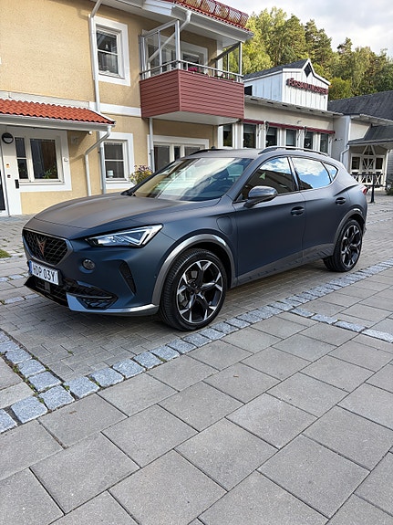 Cupra Formentor e-HYBRID 2 of 10