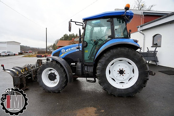 New Holland TD 5.85 2 of 12