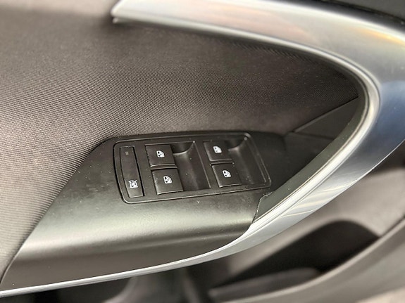 Opel Insignia 25 of 25