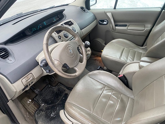 Renault Grand Scenic II 12 of 12