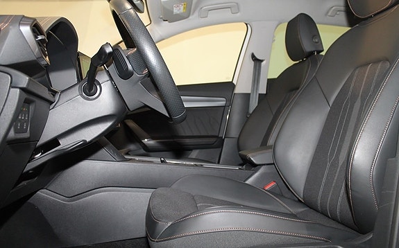 Cupra Formentor e-HYBRID 2 of 5