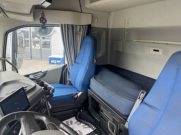 Volvo FH 460 I-Shift 6x2 LNG Kylbil dubbla lastplan Skåpbil 8 of 8