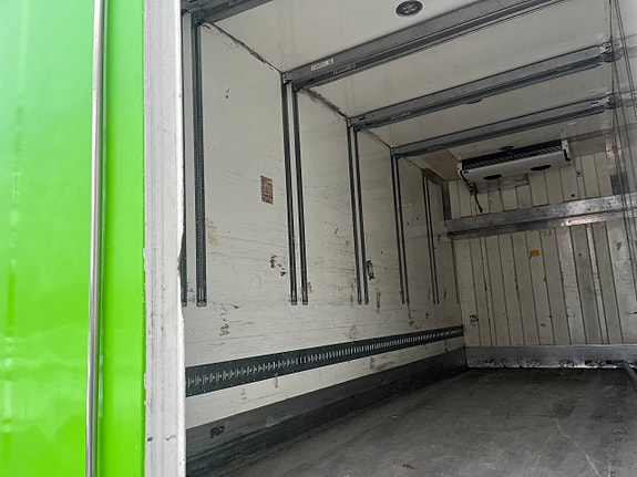 Volvo FH 460 I-Shift 6x2 LNG Kylbil dubbla lastplan Skåpbil 5 of 8
