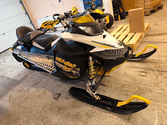 Ski-Doo Renegade X 600 Etec 2 of 4