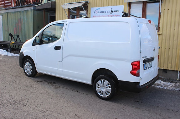 Nissan NV200 3 of 5