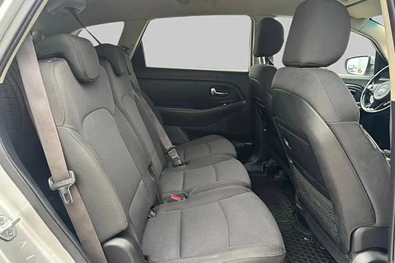 Kia Carens 9 of 13