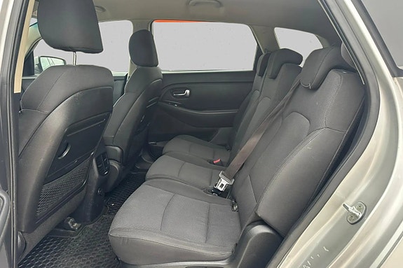Kia Carens 7 of 13