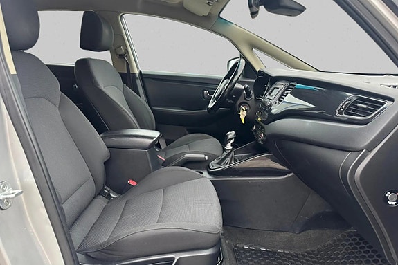 Kia Carens 8 of 13