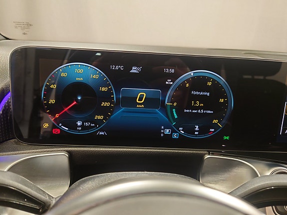 Mercedes-Benz GLB200 d 16 of 24