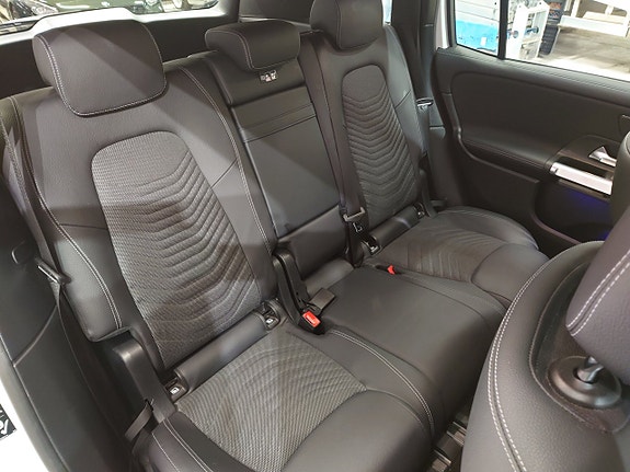 Mercedes-Benz GLB200 d 10 of 24