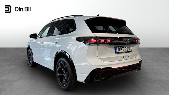 Volkswagen Tiguan 3 of 21