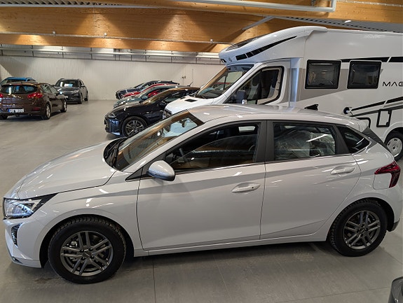Hyundai i20 2 of 5
