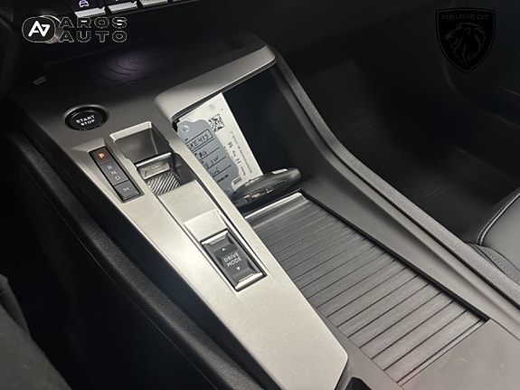 Peugeot 308 SW 12 of 14