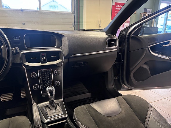 Volvo V40 9 of 11