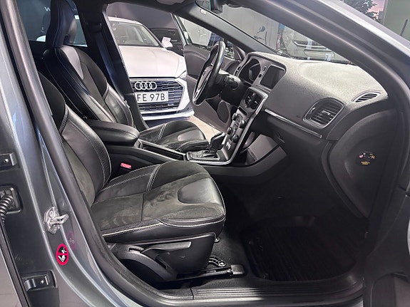 Volvo V40 8 of 11