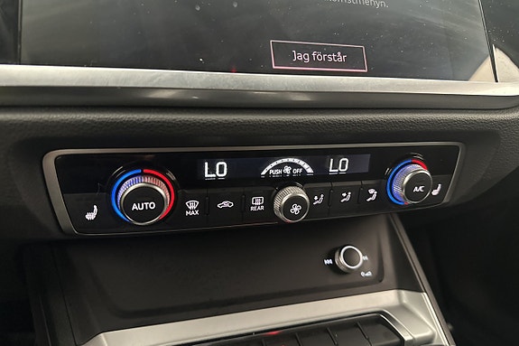 Audi Q3 18 of 28