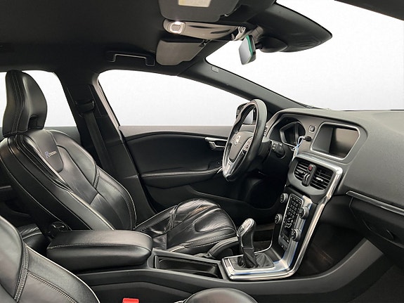 Volvo V40 25 of 30