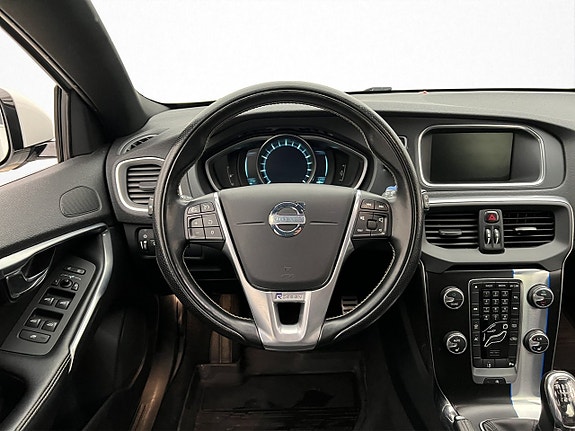 Volvo V40 12 of 30
