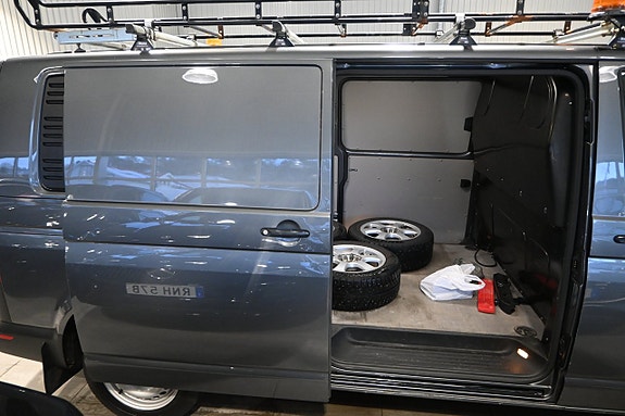 Volkswagen Transporter 12 of 19
