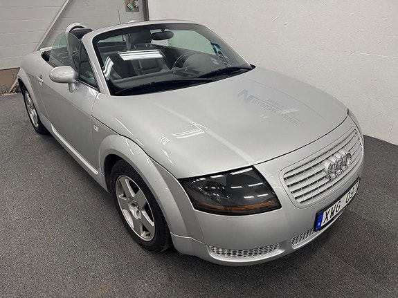 Audi TT 3 of 5