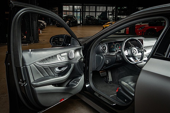 Mercedes-Benz E63 9 of 30