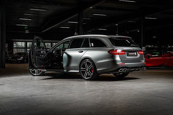Mercedes-Benz E63 8 of 30