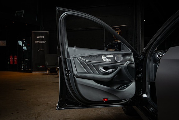 Mercedes-Benz E63 10 of 30