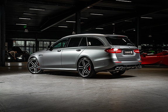 Mercedes-Benz E63 4 of 30