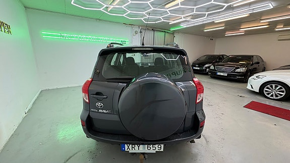 Toyota RAV4 9 of 25