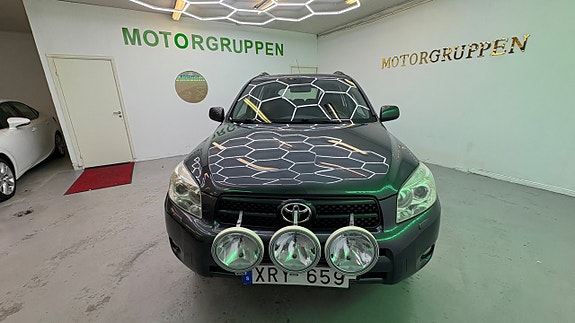 Toyota RAV4 6 of 25