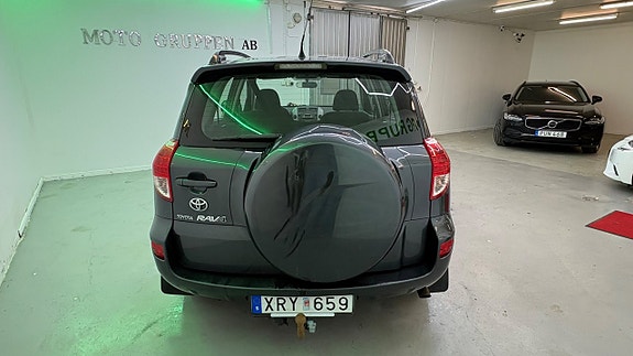 Toyota RAV4 25 of 25