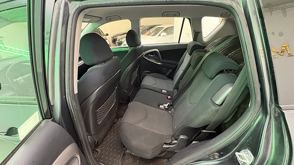 Toyota RAV4 14 of 25