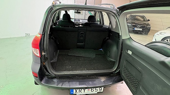 Toyota RAV4 24 of 25