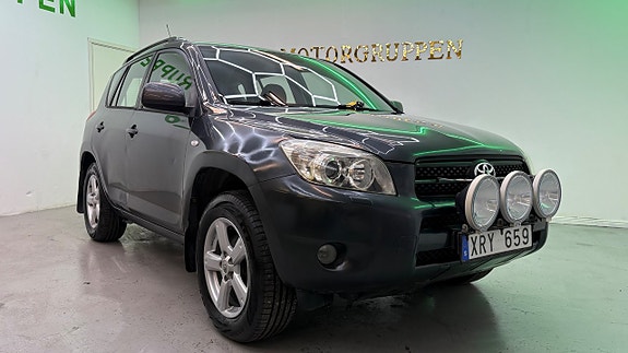 Toyota RAV4 18 of 25