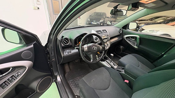 Toyota RAV4 10 of 25