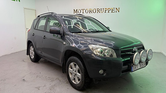 Toyota RAV4 4 of 5