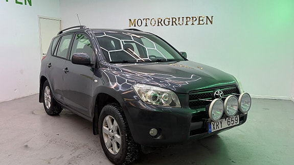 Toyota RAV4 2 of 5