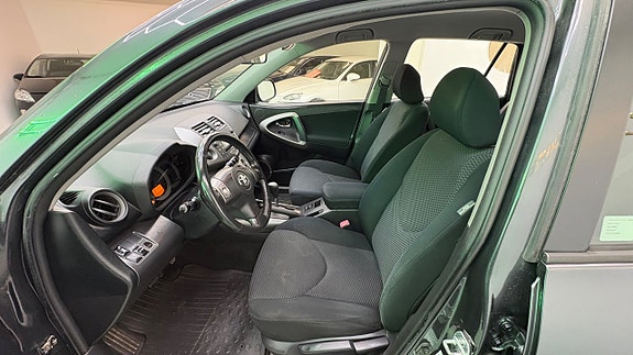 Toyota RAV4 11 of 25