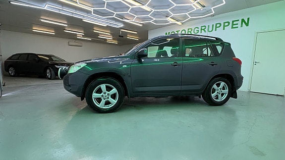 Toyota RAV4 20 of 25