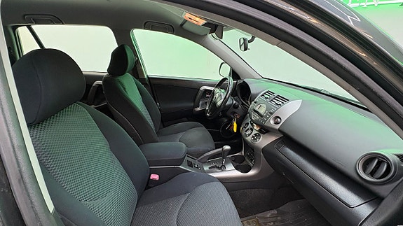 Toyota RAV4 15 of 25