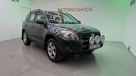 Toyota RAV4 16 of 25
