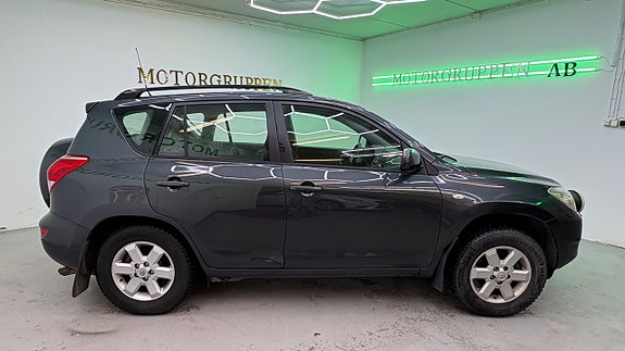 Toyota RAV4 3 of 5