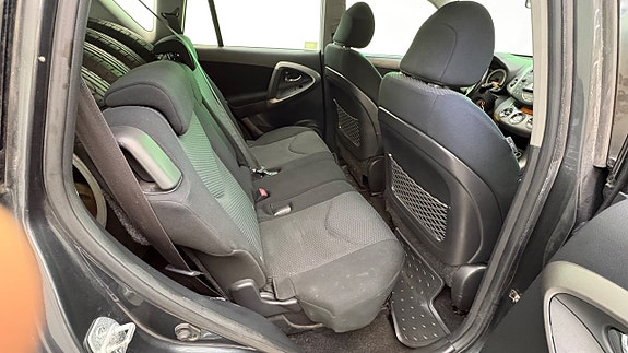 Toyota RAV4 13 of 25