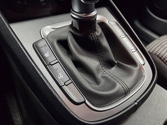 Hyundai Kona 12 of 16