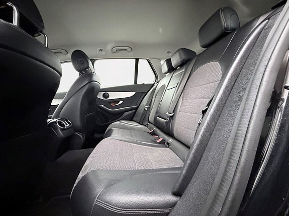 Mercedes-Benz C300 13 of 28